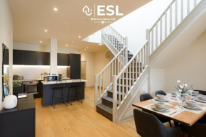 Dashing 2 Bedroom Duplex Apartment, Free Parking